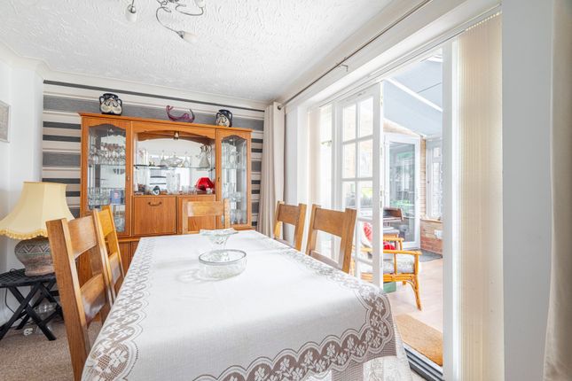 15 Matlock Dale, Lowestoft photo 4
