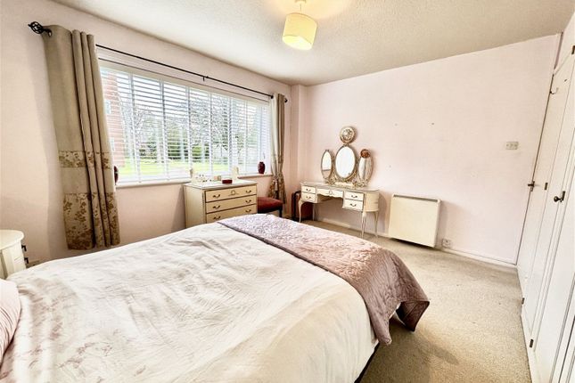 Flat for sale in Mile End Lane, Great Moor