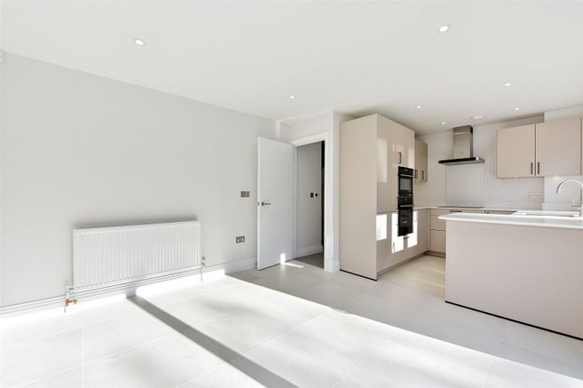 Detached house to rent in Chiltern Road, Marlow, Buckinghamshire