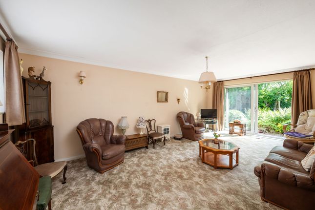 10 Downswood, Reigate photo 4