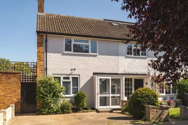 Thumbnail Property to rent in Kingsley Avenue, Cheshunt
