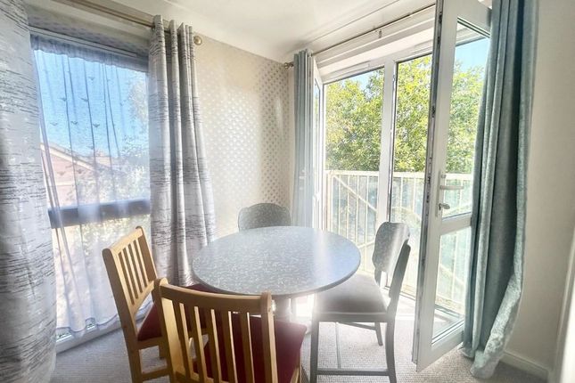 Apartment 31 Burlington Court,, Gordon Road, Bridlington photo 2