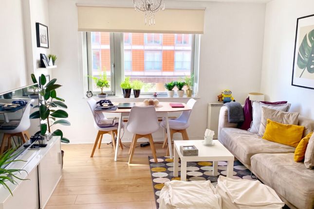 Flat 519, 101 Blackwall Way, London photo 2
