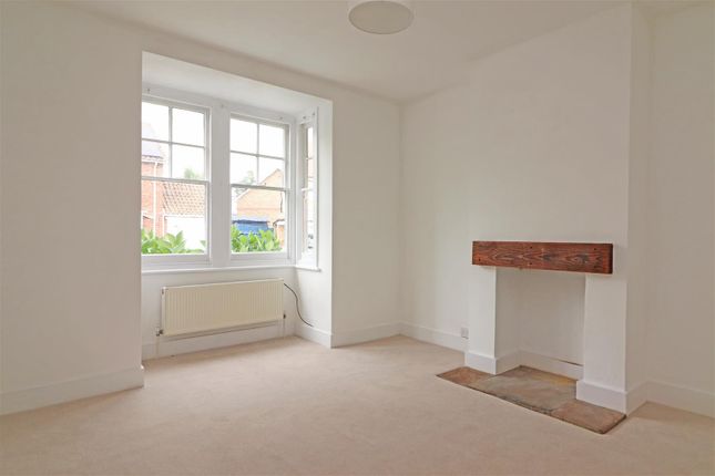 7, Alpine Road, Redhill photo 2
