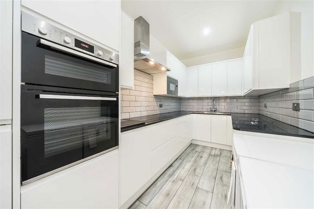 Flat 26, Cathedral Lodge, 110-115, Aldersgate Street, London photo 4
