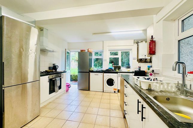 13 Rolleston Drive, Nottingham photo 3