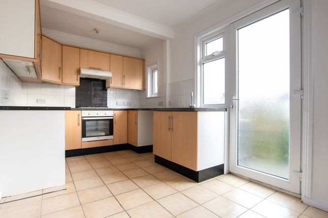 224 Mill Road, Wellingborough photo 4