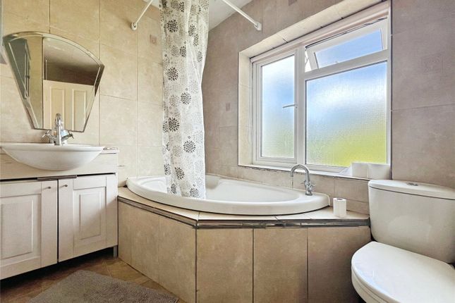 113, Spring Rise, Surrey photo 4