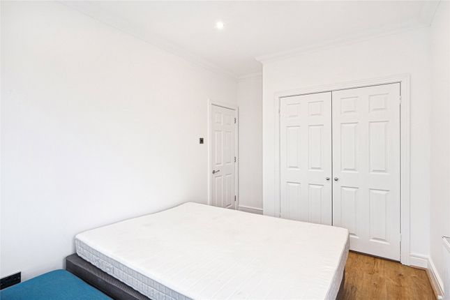 Flat to rent in Ormond House, Medway Street, London