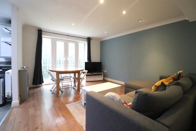 3, Itea Court, Lindie Gardens, Uxbridge photo 2