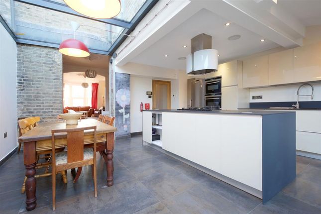 9 Upper Tollington Park, London photo 2