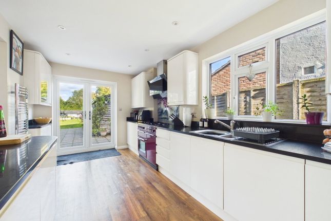 Parsonage Road, Horsham photo 3