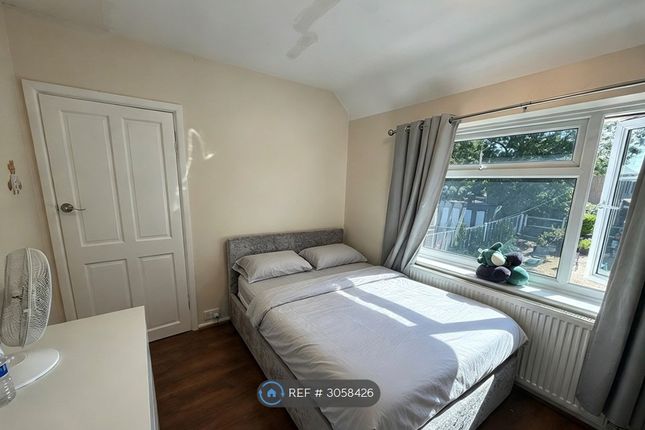 Overbury Crescent, New Addington, Croydon photo 4