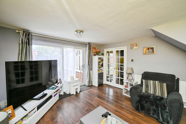 5, Buckingham Close, Nottingham photo 3