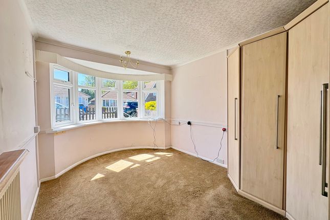 34, Woodland Avenue, Northampton photo 4