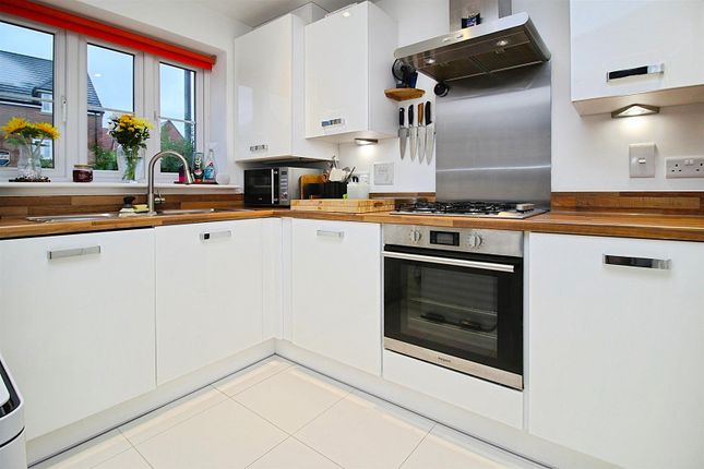 11, Woodpecker Drive, Hemel Hempstead photo 3