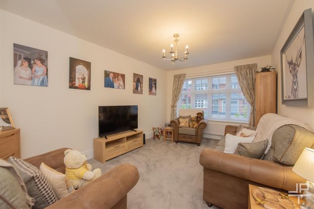 25, Hawthorn Gardens, Lowton photo 2