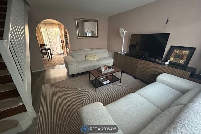 Shire Close, Shaw, Swindon photo 4