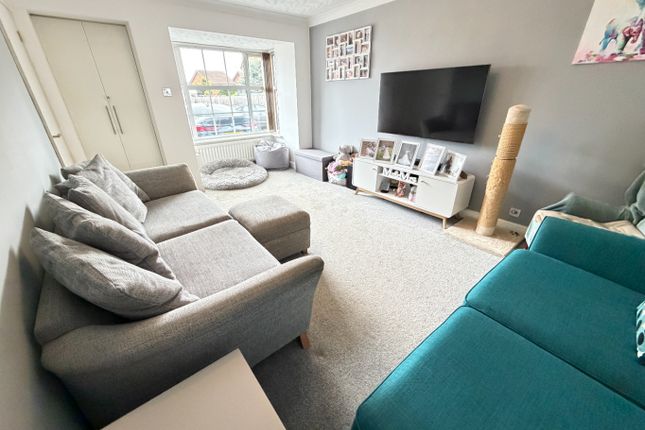11, Ames Close, Luton photo 3