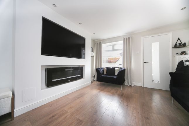 226 Ashbourne Avenue, Wigan photo 2