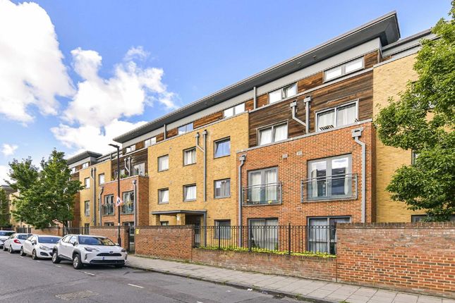 Thumbnail Flat to rent in Effra Parade, London