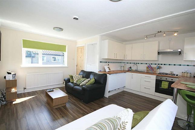 48, Holtdale Grove, Leeds photo 2