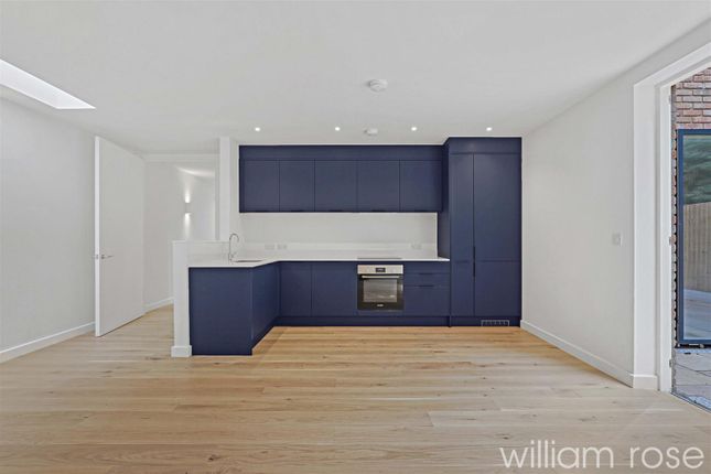 24C, Grove Hill, London photo 2