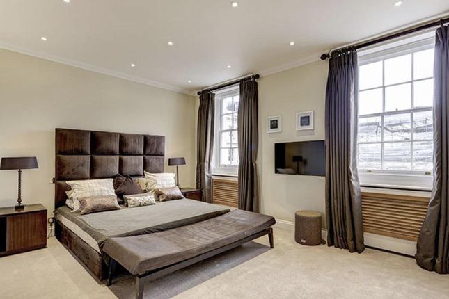 Flat 4, 104 Eaton Place, London photo 2