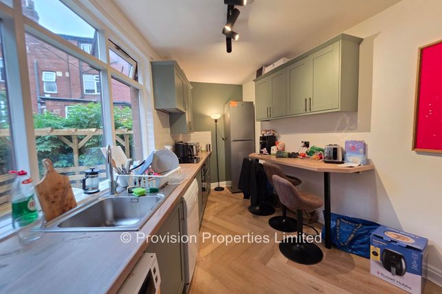 Manor Drive, Hyde Park photo 2