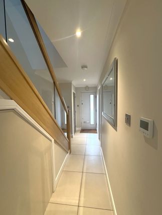 27, Roundel Way, Marden photo 3