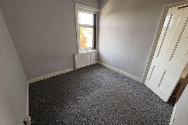 40, Cleckheaton Road, Bradford photo 5