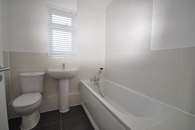 122a, Ardleigh Green Road, Hornchurch photo 2