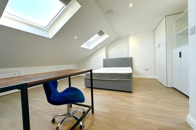 Flat D, 55, Flaxman Road, London photo 3