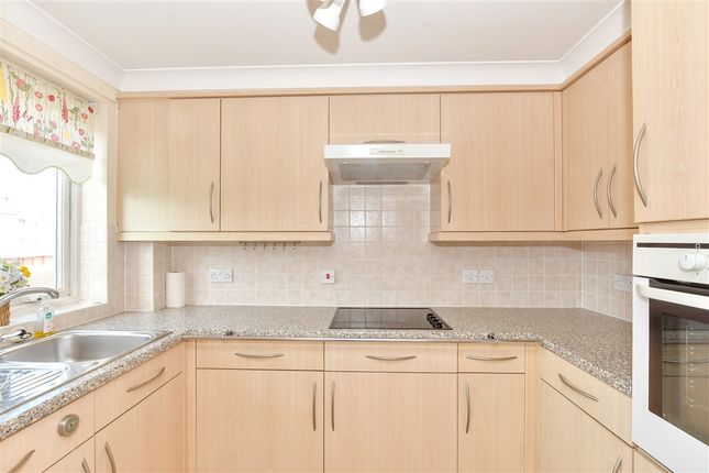 Springwell, Havant photo 4