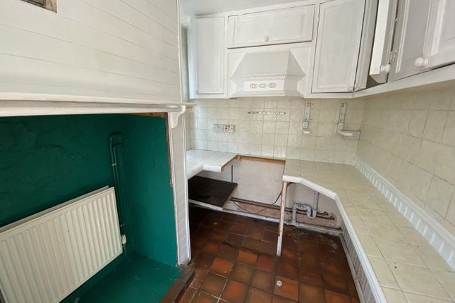 25, Moorlands, Neath photo 3
