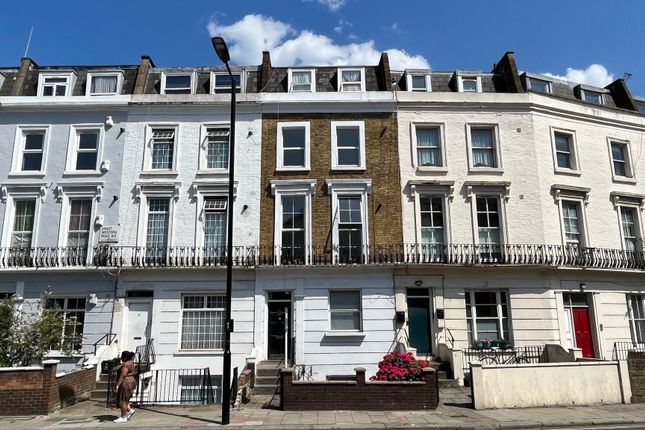 1-bed flat on Great Western Road, London, £295,000