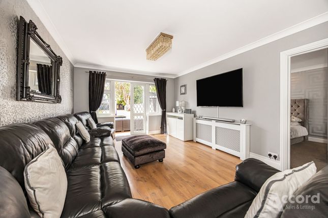 189 Hainault Road, Romford photo 4