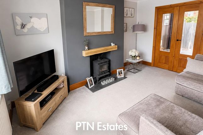 83, Court Crescent, Kingswinford photo 2