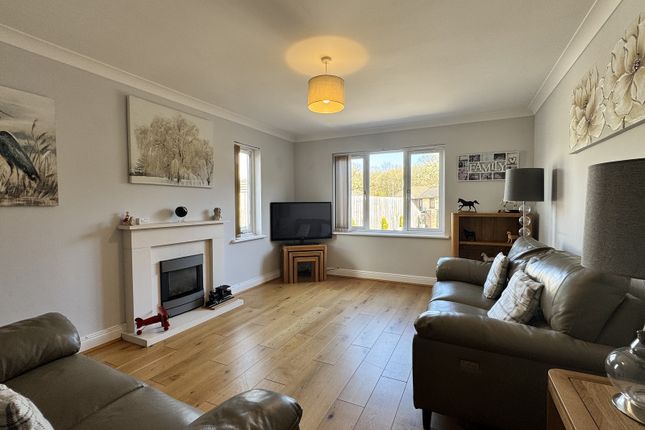 8, Maes Llewelyn, Ammanford photo 2