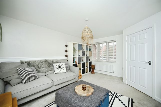 15, Desmond Rochford Way, Taunton photo 3