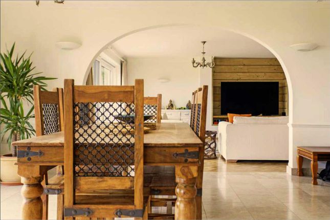 8. Dining Room.Jpg