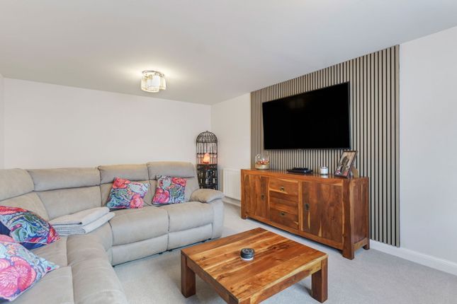 5, North Down Close, Saltash photo 4