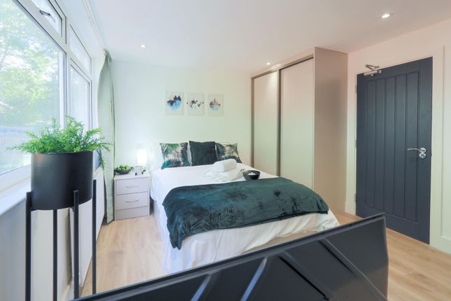 Room 5, 89, Roxeth Hill, Harrow photo 5