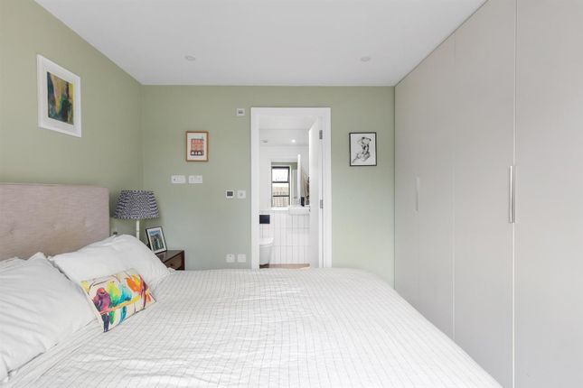 Flat for sale in Bellenden Road, Peckham, London