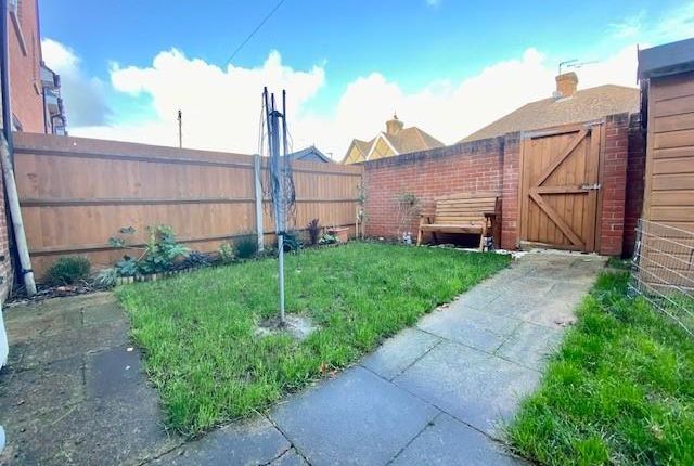 7, Walker Place, Old Woking photo 3