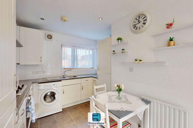 35 Ron Todd Close, Dagenham photo 2