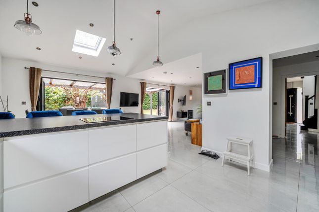 4, Maiden Erlegh Drive, Reading photo 4