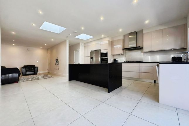 129 Streatfield Road, Harrow photo 3