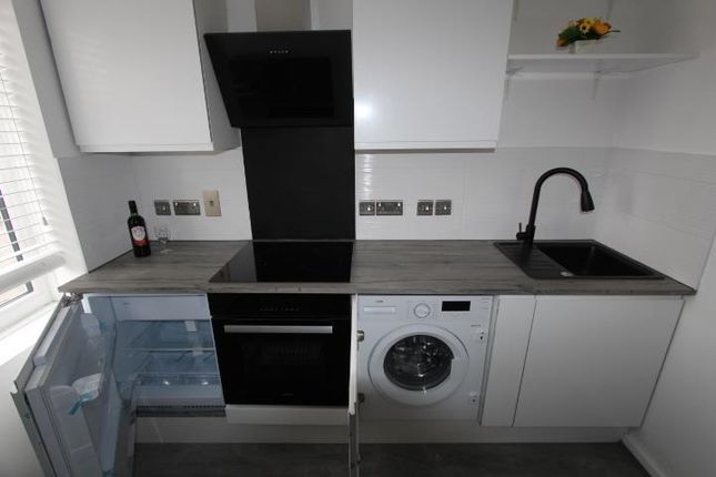 8, Salcombe Way, Hayes photo 5