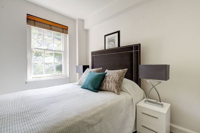 Flat 12a, Pelham Court, 145 Fulham Road, London photo 3